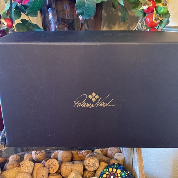 Patricia Nash fold over wristlet - Picture 5 of 5